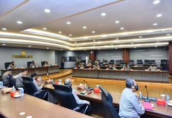 Kapolri Jenderal Polisi Listyo Sigit Prabowo memimpin video conference (vicon) kepada seluruh kapolda dalam rangka mengecek langsung upaya penanganan pandemi Covid-19 setelah Lebaran, Selasa (1/6/2021). 