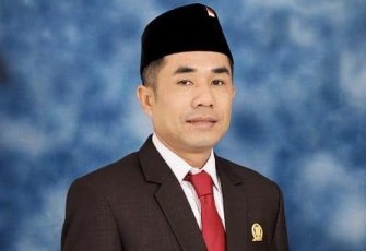 Ketua DPRD Lampung Barat, Edi Novial 