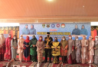 Susi Benny Utama Bersama Ketua GOW Kabupaten Pasaman Deni Sabar AS Hadiri Pertemuan Bulanan Istri Kepala Daerah di Kabupaten Sijunjung