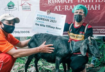 Bersama Astra PPPA Daarul Qur’an Makassar Bagikan Daging Qurban untuk Rumah Tahfidz Daarul Qur’an Ar-Raudhah