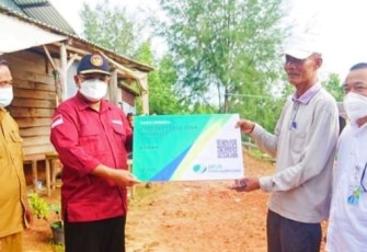 Perhatikan Kesejahteraan Nelayan, Pemkab Karimun Serahkan Lima Unit Kapal dan Berikan BPJS Ketenagakerjaan