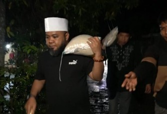Ngadu ke Walikota Minta Bantuan, Walikota datang Langsung Mengantarkan Beras