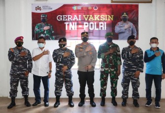 Sinergitas TNI-Polri dan Pemkab Lingga Bersama PSTMI Dabo Singkep Gelar Vaksinasi Masal
