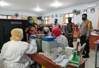 Pastikan Vaksinasi Aman dan Lancar, Tiga Pilar Kecamatan Buaran Sinergi Lakukan Pemantauan 