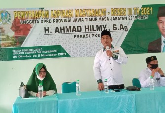 Perempuan Bangsa (PB) Kabupaten Probolinggo memprotes ketidakadilan pemerintah terhadap pencairan Biaya Penunjang Operasional Penyelenggaraan Pendidikan (BPOPP)