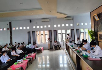  Wakil Bupati Seluma Drs. Gustianto membuka Rapat Tim Evaluasi 