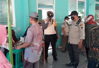 Anggota Polsek Buaran laksanakan monitoring vaksin di Simbang Wetan Kecamatan Buaran Pekalongan 9/11/2021