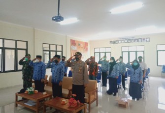 Kapolsek Giat Upacara Peringatan Hari Sumpah Pemuda Ke 93 Tingkat Kecamatan Pamulihan Garut