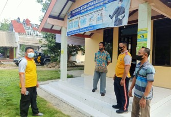 enjelang persiapan puncak perayaan Natal dan Tahun Baru 2022 Kapolsek Patebon bersama anggotanya mulai lakukan patroli pengecekan keamanan seluruh gereja yang berada di wilayahnya