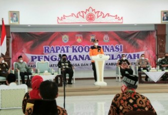 Bupati Kendal berikan sambutan saat Rakor keamanan wilayah di Pendopo Tumenggung Bahurekso Kendal,  Kamis 4/11/2021