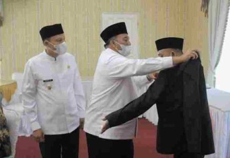 Bupati Pasaman, H.Benny Utama di dampingi Wakil Bupati, Sabar AS melepas keberangkatan kontingen kafilah Kabupaten Pasaman untuk mengikuti Musabaqoh Tilawatil Qur’an (MTQ) Nasional tingkat Provinsi Sumatera Barat 