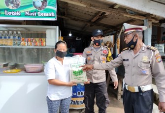 Bakti Sosial, Polres Bintan Salurkan Bantuan Sembako ke Warga di Tiga Kecamatan 