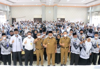  acara temu ramah Bupati Pasaman dengan para guru yang tergabung dalam PGRI (Persatuan Guru Republik Indonesia) Kabupaten Pasaman