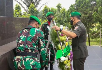 Jelang Peringati Hari Juang TNI AD Tahun 2021, Korem 071/Wijayakusuma Ziarah Makam Pahlawan
