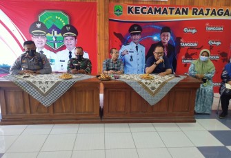 Kapolsek Rajagaluh-Polres Majalengka, Hadiri Rapat Bersama Forkopimcam Persiapan Vaksinasi Covid-19