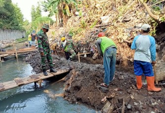 TMMD Bangun Talud di Bantaran Aliran Irigasi Anak Winongo