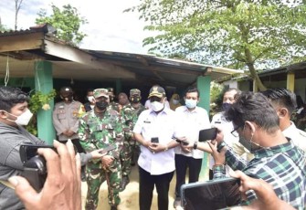 Bupati Karimun Meninjau Langsung Lokasi Vaksinasi Mobile di Teluk Paku