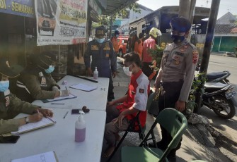 Puluhan Pelanggar Prokes Terjaring Razia Di Perbatasan Jateng dan Jatim