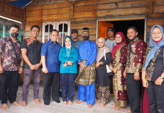 Jelang Perayaan HUT Kabupaten, Bupati Bagi-bagi Sembako