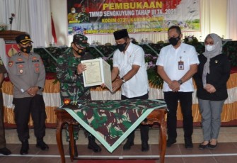 Pembukaan kegiatan TMMD Sengkuyung Tahap III TA 2021 Kodim 0727/Karanganyar di Dusun Karangsono, Desa Plosorejo, Kecamatan Matesih, Kabupaten Karanganyar, Jawa Tengah.