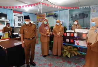 Wakil Bupati Kabupaten Pasaman Sabar AS lakukan inspeksi mendadak (Sidak) ke kantor Nagari persiapan Aia Manggih Utara, Kecamatan Lubuk Sikaping, usai pimpin apel di Kantor Camat Lubuk Sikaping
