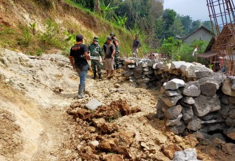 SEMANGAT GOTONG ROYONG TMMD 112 KODIM 0818