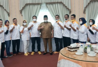 Targetkan Hasil Maksimal, Bupati Lepas Atlet Pasaman Ke PON Papua