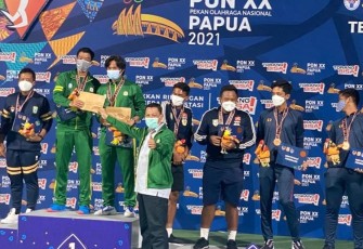 Anggota Komisi E DPRD Jatim Suwandy Firdaus berharap Pemprov memberikan perhatian khusus bagi atlet asal Jatim yang berprestasi PON XX di Papua dengan mengangkatnya sebagai ASN di lingkungan Pemprov Jatim. 