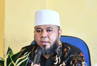 Walikota Bengkulu Helmi Hasan menjawab keluhan masyarakat yang belum puas akan pembangunan infrastruktur saat ini