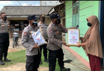 Polres Pringsewu Salurkan Bansos Sembako Kepada 58 Warga Kurang Mampu