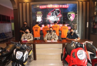 Polres Karimun Berikan Hadiah Bagi Warga Yang Kehilangan Motor
