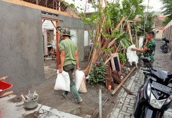 Rehab Rumah Program TMMD Membantu Keluarga Dan Saudara Ibu Sriyatun 