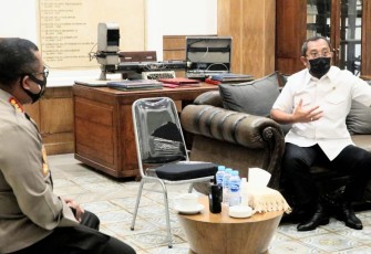 Wakil Ketua DPRD Jatim Sahat Tua Simanjuntak  
