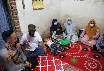 Kapolres Kunjungi Keluarga yang Meninggal Hampir Bersamaan di Kawalu 