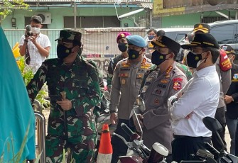 Panglima TNI Marsekal Hadi Tjahjanto bersama Kapolri Jenderal Listyo Sigit Prabowo melakukan inspeksi mendadak  atau sidak terhadap tiga lokasi di wilayah DKI Jakarta untuk memantau Pemberlakuan Pembatasan Kegiatan Masyarakat PPKM, Kamis (24/6/2021). 