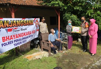 Polres Pekalongan Kota melaksanakan kegiatan anjangsana, Jum'at (25/6/2021). Kegiatan dilaksanakan dengan mengunjungi sejumlah anggota yang mengalami sakit.