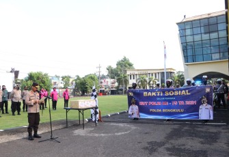 Polda Bengkulu Bagikan Sembako