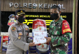 Kegiatan Pelepasan Distribusi Bansos secara Serentak di Polres Kendal Tahun 2021. Jum'at (16/07/2021) bertempat di Lobby Polres Kendal.