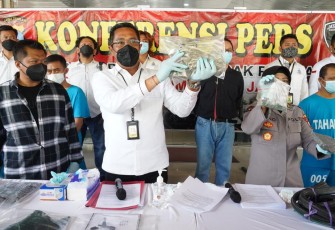 Dirreskrimum Polda Jateng, menggelar konferensi pers di dilobi Mapolda Jateng  terkait tertangkapanya pelaku pelempar kaca mobil