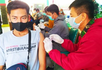Kodim 0813/Bojonegoro Melaksanakan Serbuan Vaksinasi Nasional Kodam V Brawijaya Tahap Pertama Secara Gratis Kepada Masyarakat 
