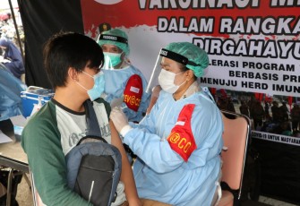 Polda Bengkulu Gelar Vaksinasi Bagi Pedagang PTM