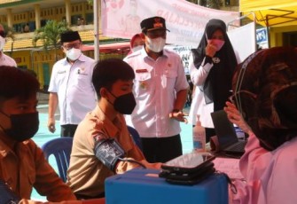 Wakil Walikota Bengkulu Dedy Wahyudi  melaunching vaksinasi pelajar di SMPN 2. Seluruh siswa/i di SMPN 2 menjadi pelajar yang pertama di Kota Bengkulu yang mendapatkan vaksin
