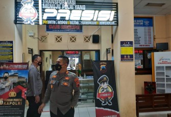 Kapolres Pekalongan Kota Sidak Kantor Satpas SIM, Imbau Anggota Tetap Displin Prokes.