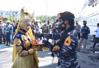 Tarian Ranup Lam Puan, Sambut Taruna AAL Satlat KJK KRI Bima Suci Saat Merapat di Sabang