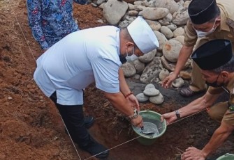 Resmi, Walikota Helmi Lakukan Peletakan Batu Pertama Rumah Ustaz dan Hafiz Quran di Panorama