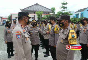 Waka Polres Madiun Kota Kompol Supriyono Tinjau Personil Bhabinkamtibmas Polres Blitar Kota dan Polres Blitar pada Apel Bhabinkamtibmas Tahun 2021