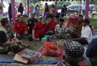 Berbaur Dengan Pengungsi, Begini Respon Ketua PDIP Jatim ke Korban Semeru