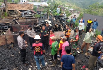 Kebakaran rumah di Desa Binangun
