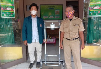 Kreatif!! Minimalkan Sentuhan, Mahasiswa KKN Tim II UNDIP Ajarkan Buat Handsanitizer Sistem Injak Tidak Pakai Mahal