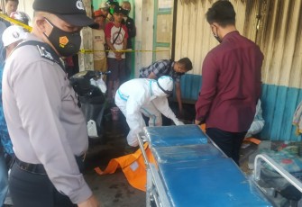 Penemuan Mayat di Depan Toko Jam 